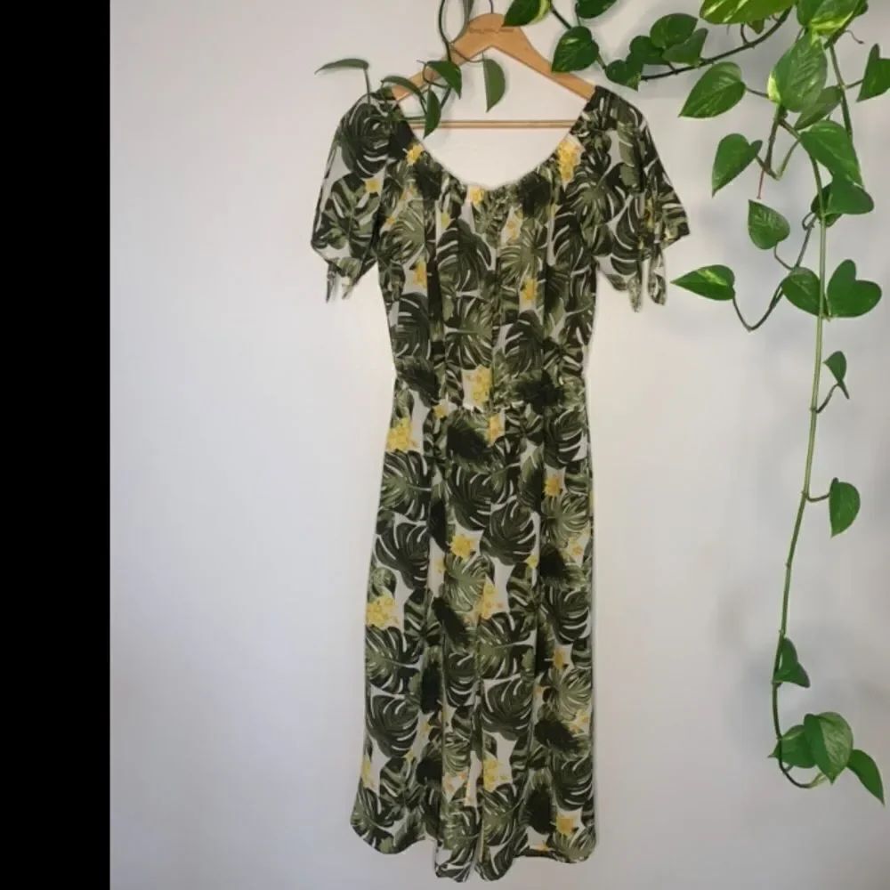 J for Justify Monstera tropical culotte jumper. L